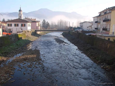 Vacanze Val di Vara :: Ristorante Val di Vara :: Cucina Val di Vara :: Locanda Val di Vara :: Val di Vara - Il fiume Vara a Borghetto